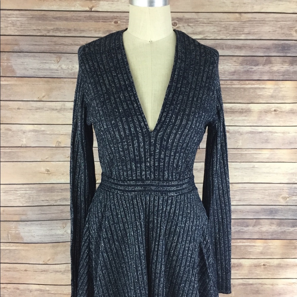 Stunning Zara low plunge long sleeve dress Sz M
